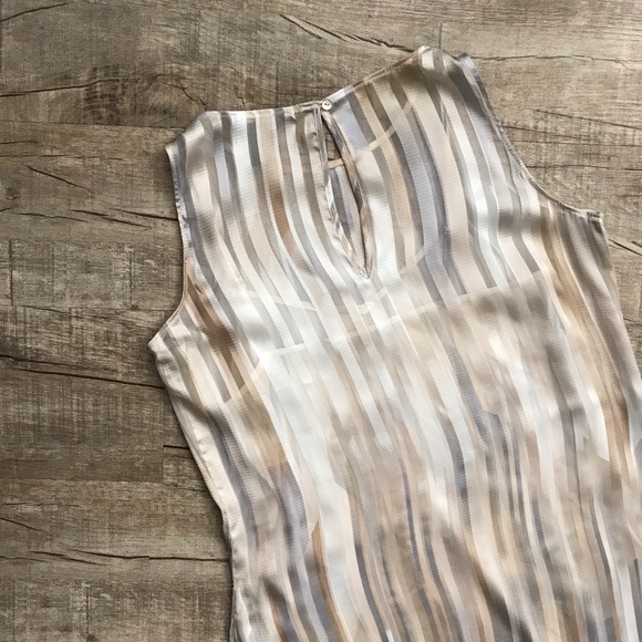 White House | Black Market Asymmetrical Blouse - Picture 6 of 7